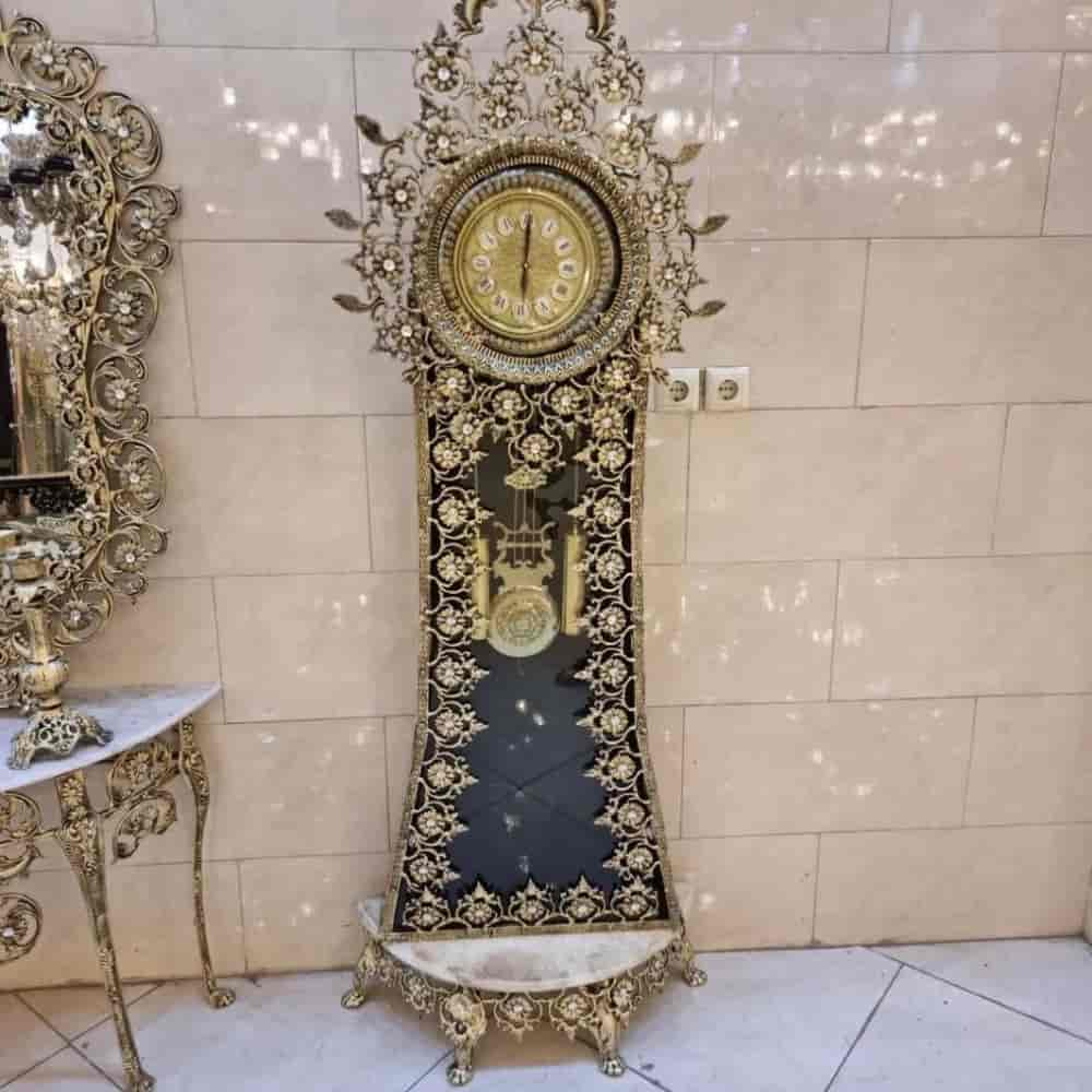ساعة واقفة مع وحدة التحكم