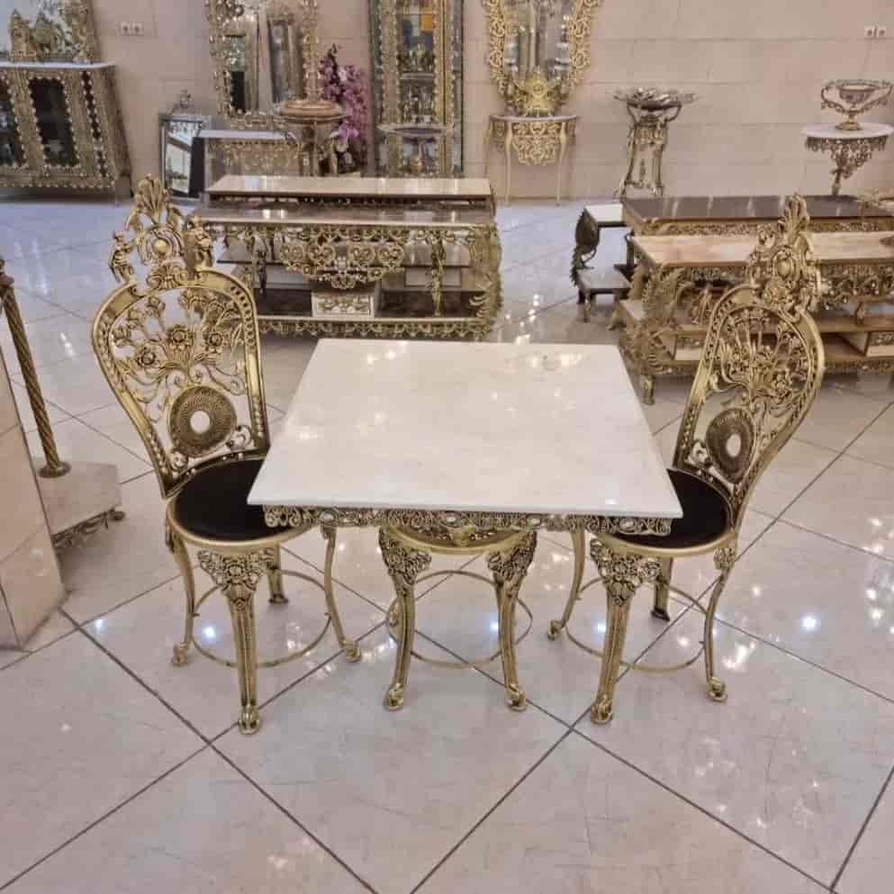 طاولة طعام