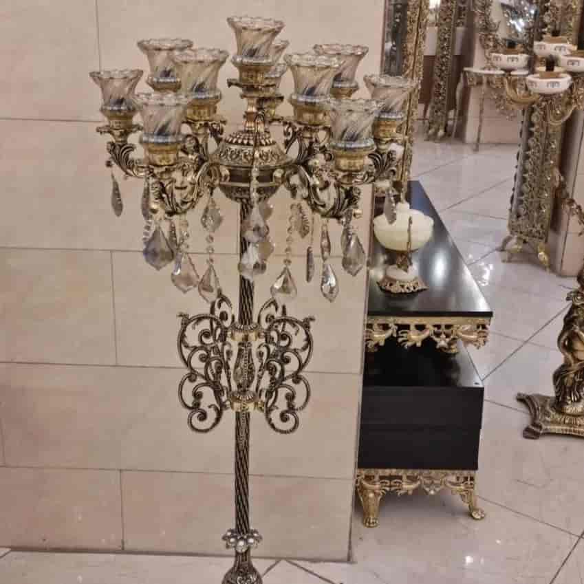 بجانب القاعة